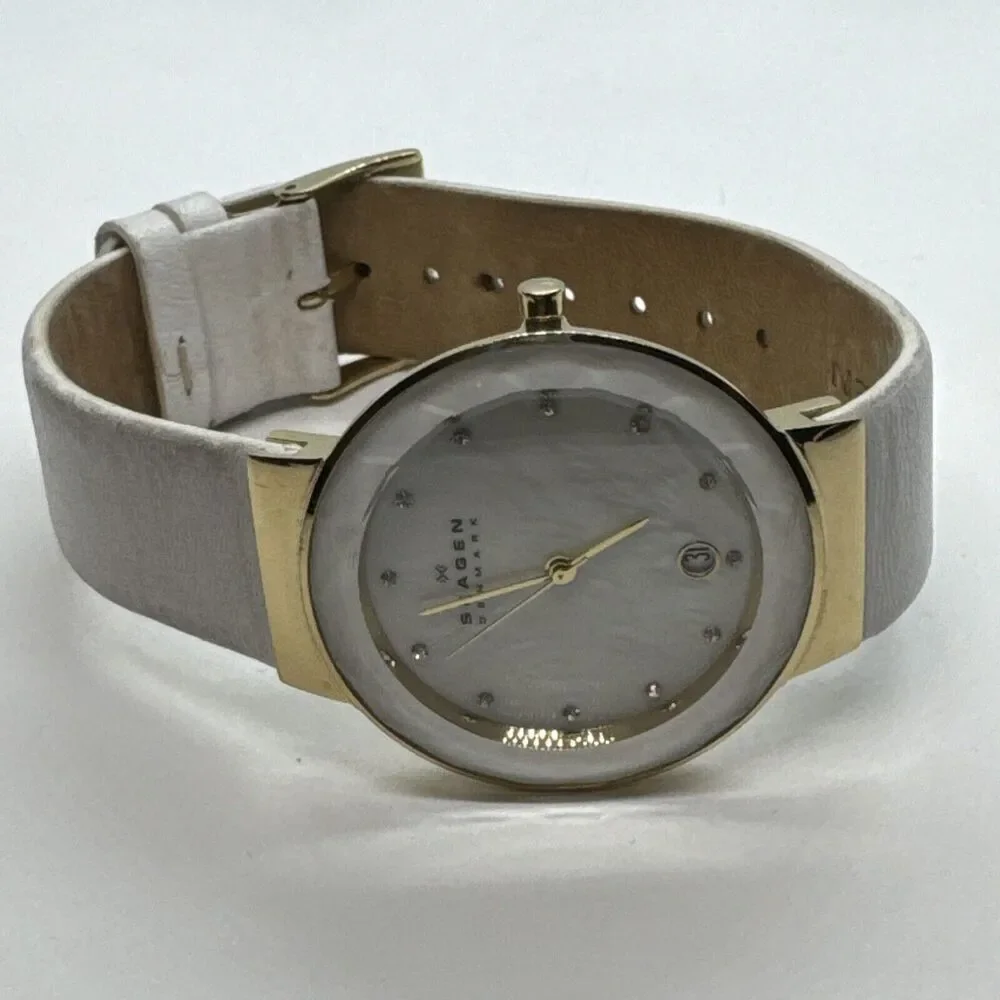Skagen SKW2033 Women's White Leather Mother of Pearl Dial Quartz Watch JNA550